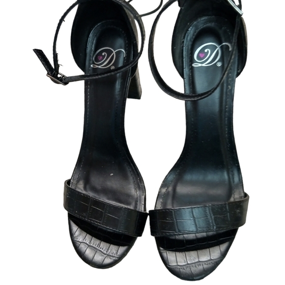 CUTE Sandals with Heels EUC size 9 - Picture 1 of 6